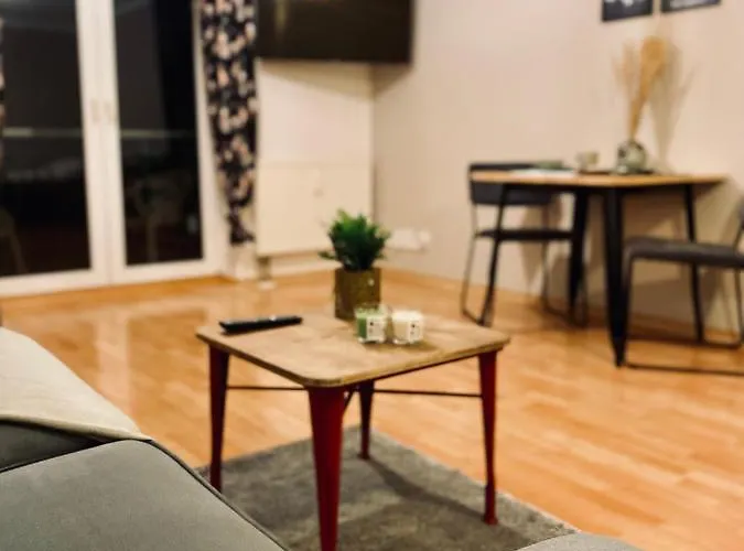 Saniertes Studio - Elisa - Mit Balkon, Wlan, Smart-Tv & Kueche In City-Naehe
