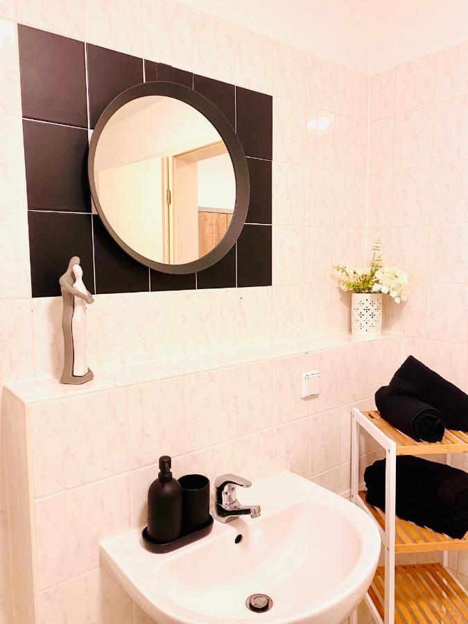 Saniertes - Elisa - Mit Balkon, Wlan, Smart-tv & Kueche In City-naehe * Erfurt