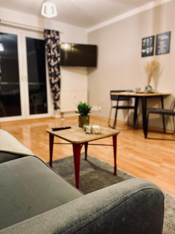 Saniertes - Elisa - Mit Balkon, Wlan, Smart-tv & Kueche In City-naehe * Erfurt